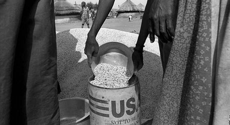 Potravinová pomoc v Dub v jiním Súdánu. Ilustraní foto